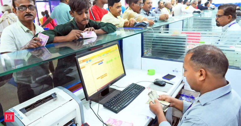 Indian Banking Sector Sees Record Profit of ₹4 Lakh Crore in FY26
