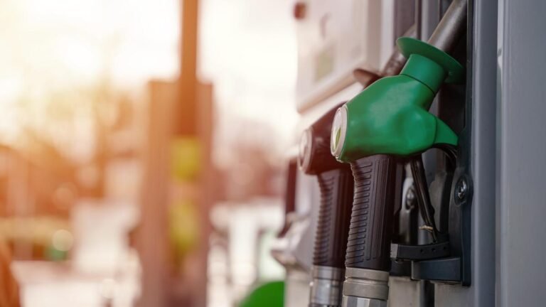Falling Crude Oil Prices Boost Fuel Margins for Oil Marketing Companies in India