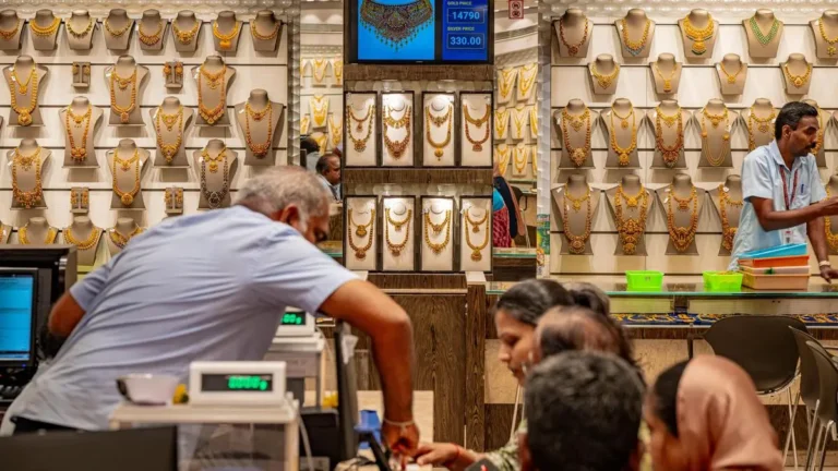 Gold Prices Under Pressure as RBI’s FCNR(B) Deposit Scheme Attracts Dollar Inflows