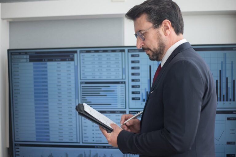 Best Dividend Stocks Yielding at Least 5% to Buy According to Hedge Funds
